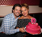 Geburtstagstorte für Doreen Dietel - in Pink gemäß dem Motto des Abends (©Foto:Martin Schmitz)